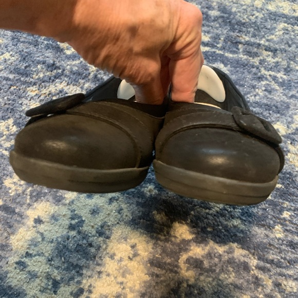 In box - Clark’s Cloudstepper Black shoes - Picture 6 of 10